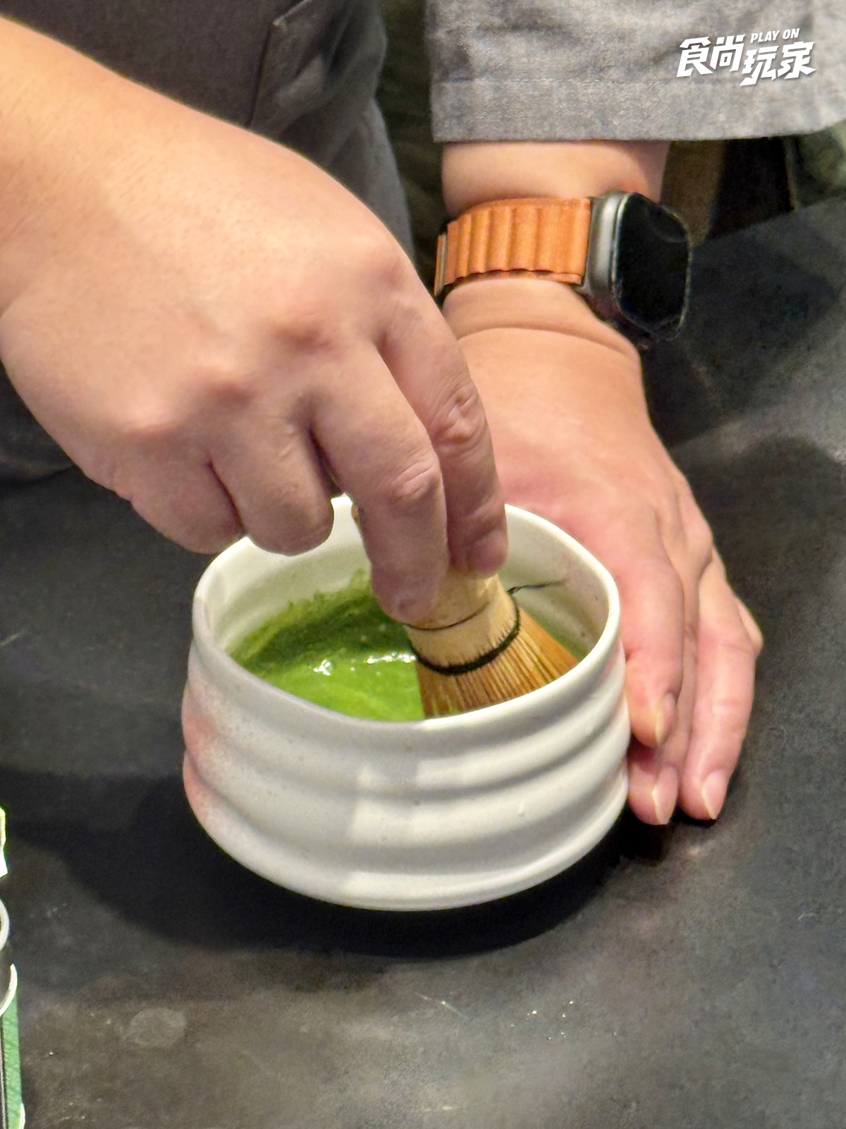 「手刷抹茶」正夯！辻利茶舗總經理教你挑對茶粉，５步驟刷出抹茶拿鐵