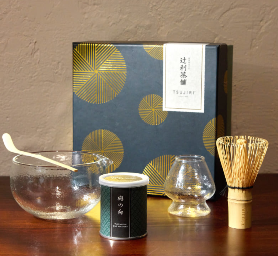 「手刷抹茶」正夯！辻利茶舗總經理教你挑對茶粉，５步驟刷出抹茶拿鐵