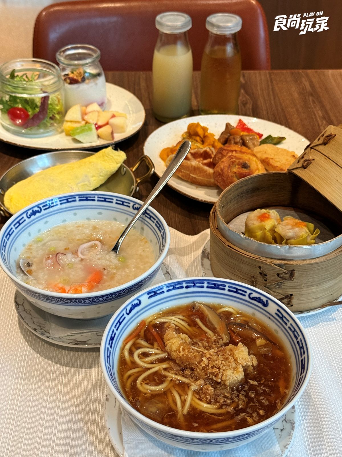 週週免費抽演唱會門票！高雄洲際酒店開箱：入住港灣海景房、美拍藍洞泳池