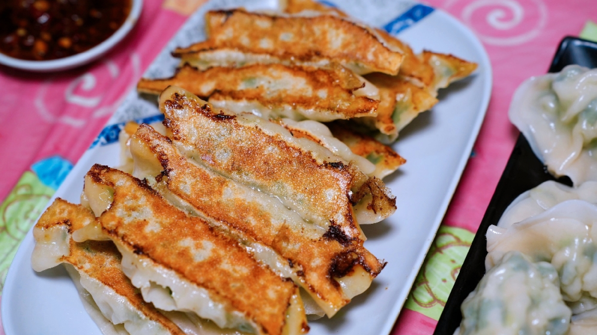中壢火車站美食推薦！必吃10家：紅豆餅３個10元、399拉麵吃到飽、巨無霸潤餅
