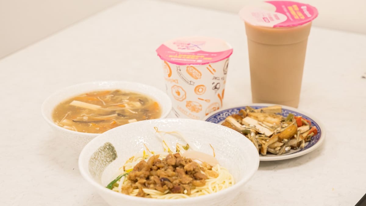 中壢火車站美食推薦!必吃10家:紅豆餅3個10元、399拉麵吃到飽、巨無霸潤餅 中壢火車站美食推薦!必吃10家:紅豆餅3個10元、399拉麵吃到飽、巨無霸潤餅