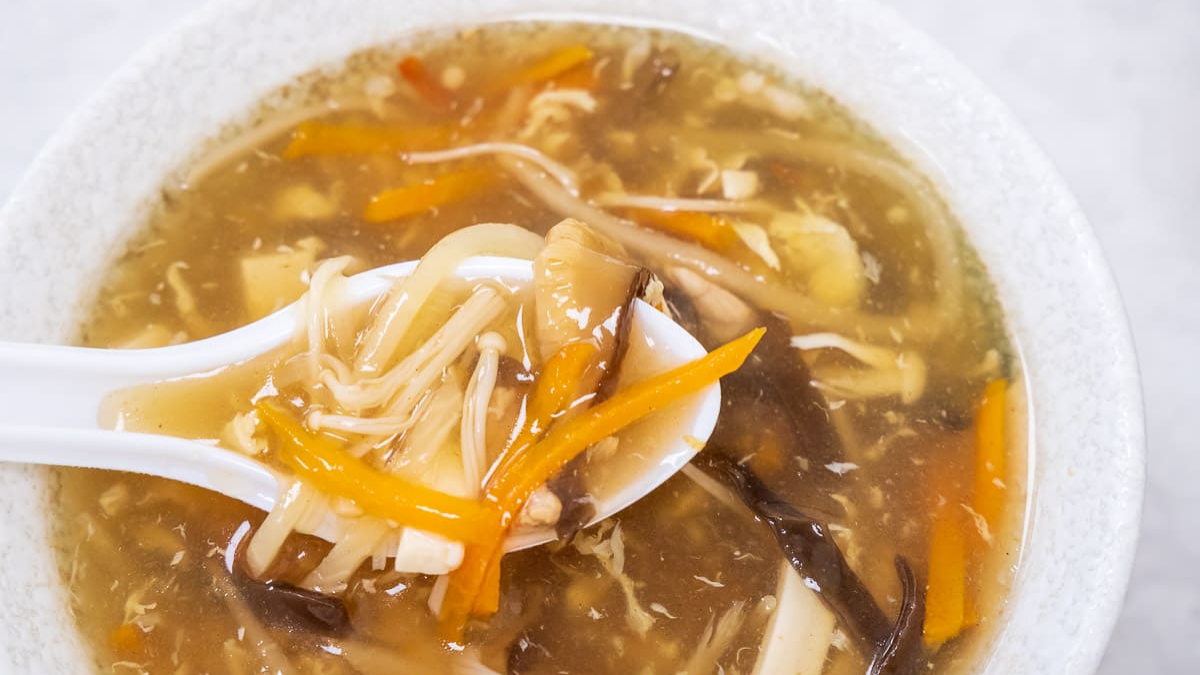 中壢火車站美食推薦！必吃10家：紅豆餅３個10元、399拉麵吃到飽、巨無霸潤餅