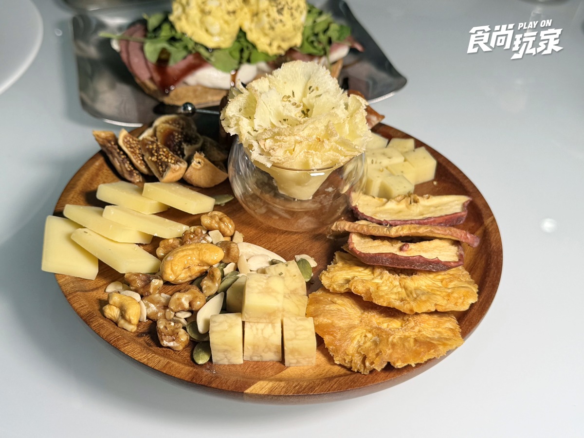 爆紅高空咖啡新作！KA COFFEE進駐微風信義，開心果甜點、精品咖啡大推