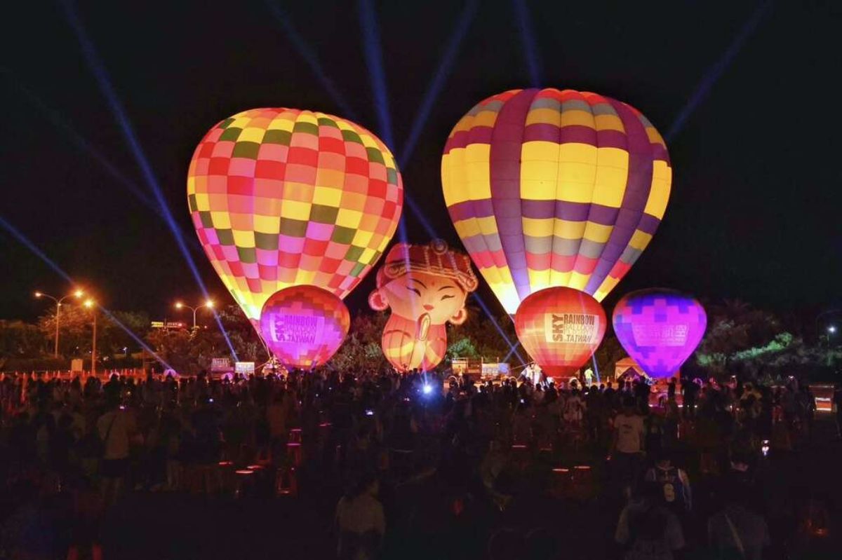 台南熱氣球派對宣布回歸！必看夜間光雕＋無人機秀，逛美食市集、玩氣墊樂園