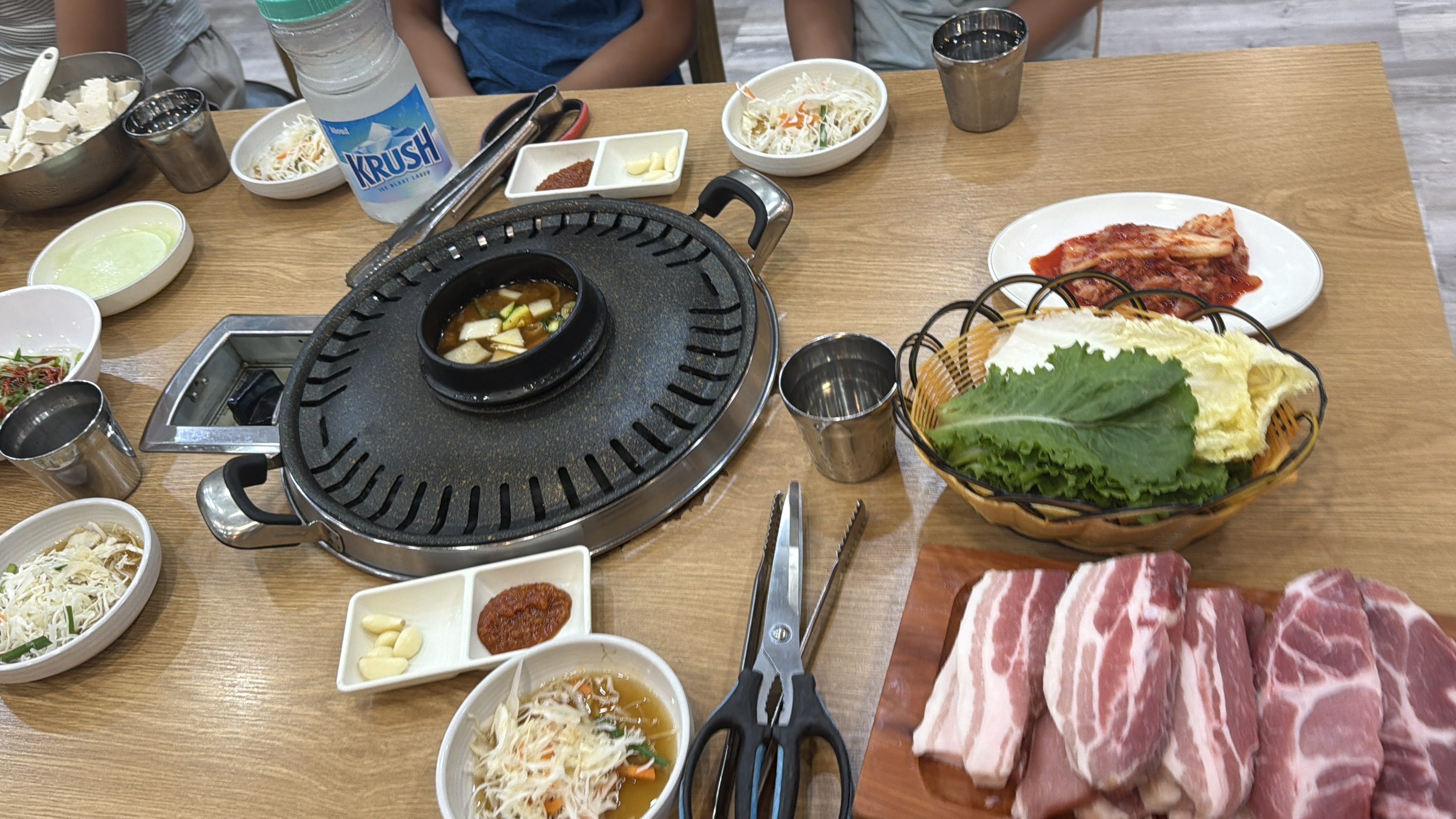 韓國人氣燒肉吃到飽推薦！免400元無限吃豬五花、泡菜，順遊最新夜景秘境