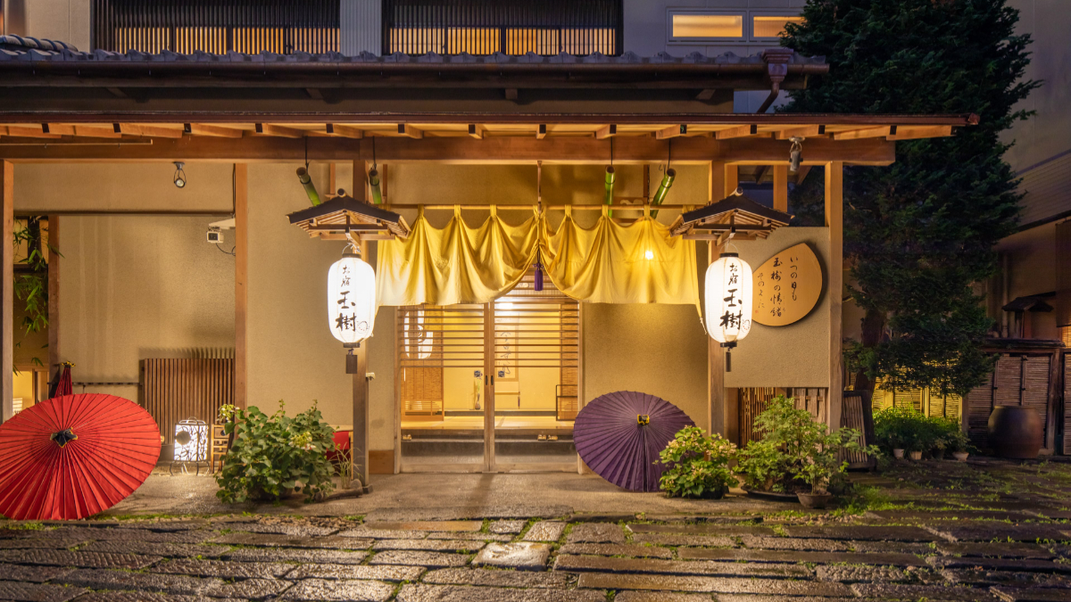 日本５大動漫聖地巡禮！朝聖鬼滅無限城、咒術澀谷事變、芙莉蓮藍色粉蝶花海