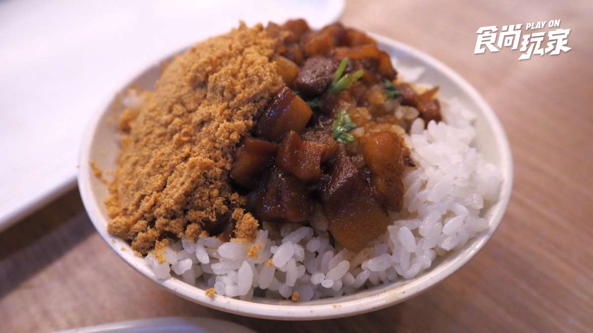 海島風包棟民宿開箱！安平河景第一排烤肉、KTV、打撞球，順吃牛肉湯、蝦捲