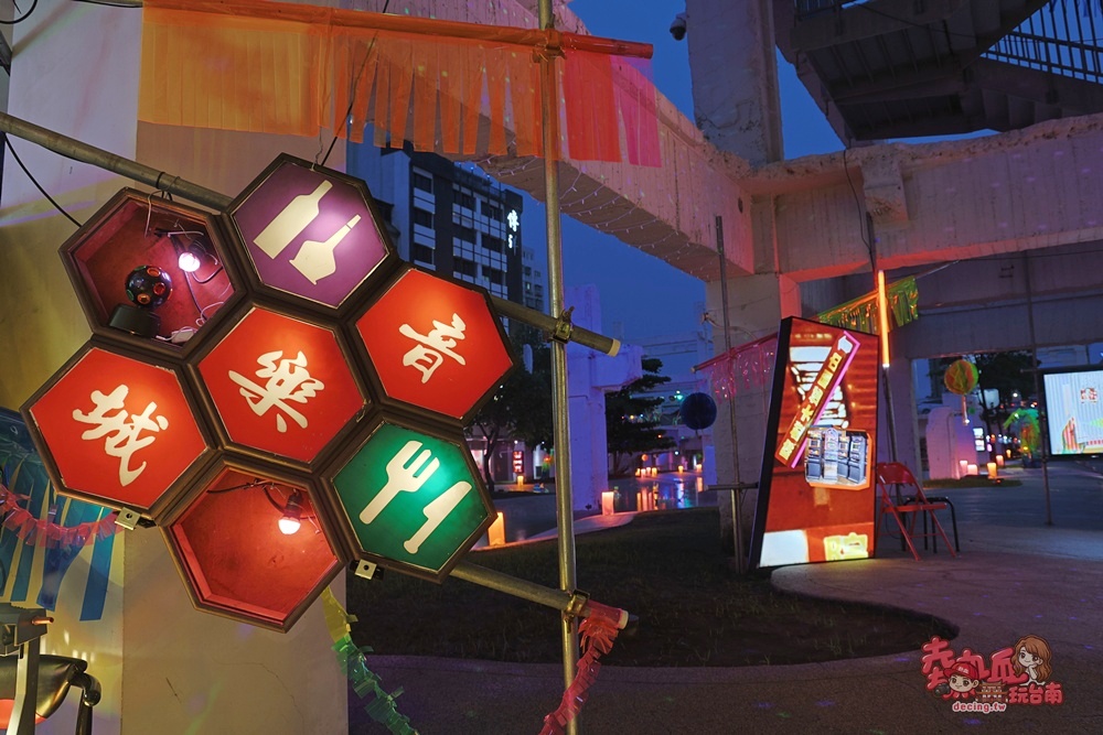 台南河樂廣場變夜間美術館！中國城光雕、造型小船必拍，這天有市集、水域表演