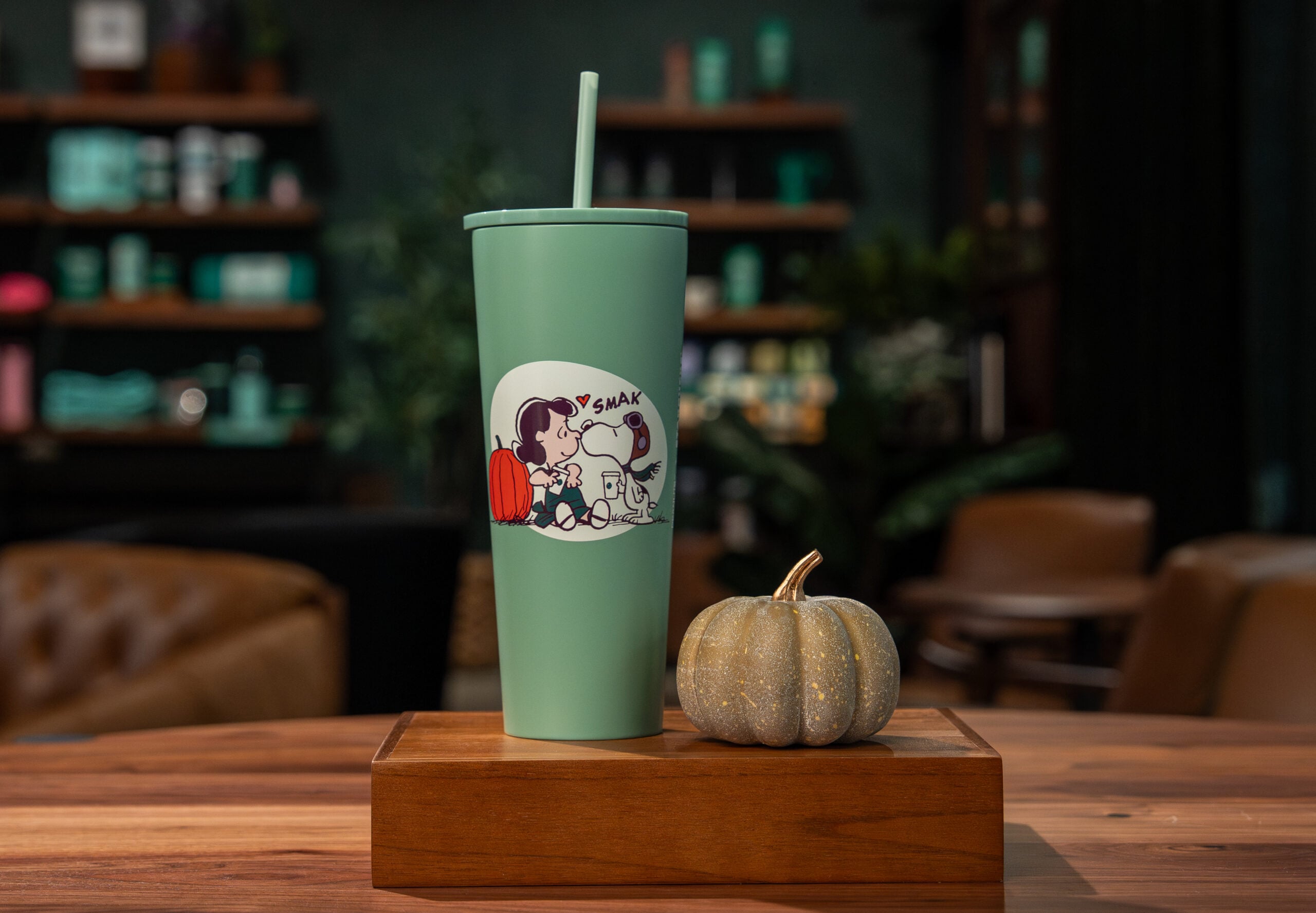 星巴克９月新品包！夏威夷果燕麥咖啡、杜拜巧克力千層，超Q秋季史努比周邊
