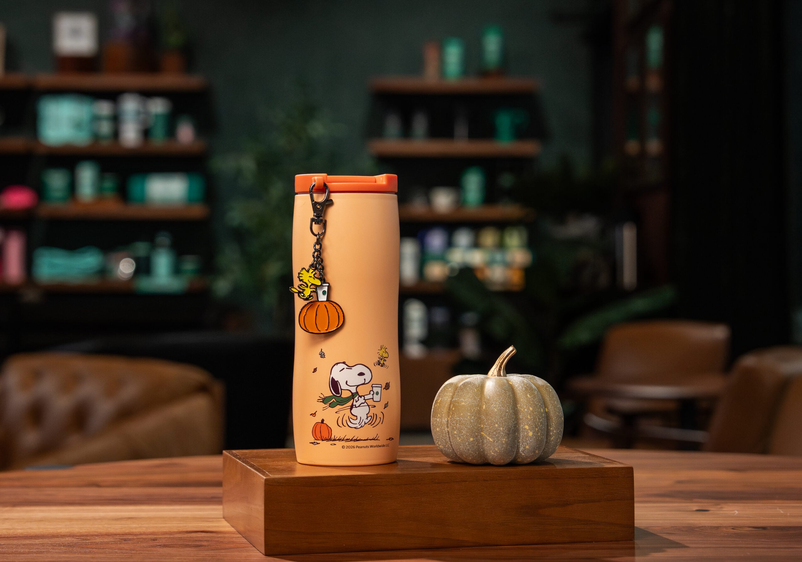 星巴克９月新品包！夏威夷果燕麥咖啡、杜拜巧克力千層，超Q秋季史努比周邊