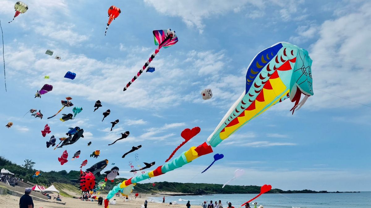 今年是恐龍主題！「北海岸國際風箏節」９月回歸，風箏DIY、搭接駁車都免費