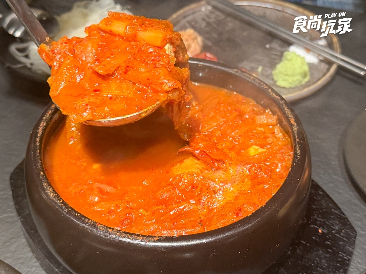 韓國人氣燒肉「囕盈豚」插旗台北大巨蛋！推薦菜色開箱，低消600元、專人代烤