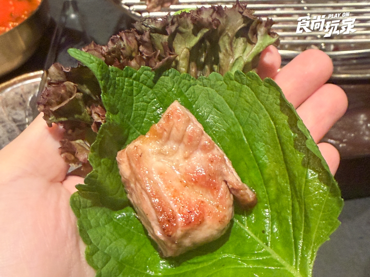 韓國人氣燒肉「囕盈豚」插旗台北大巨蛋！推薦菜色開箱，低消600元、專人代烤