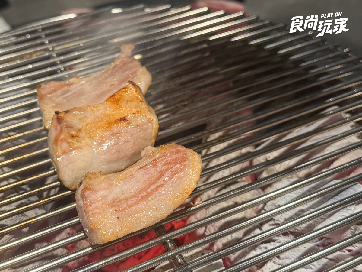 韓國人氣燒肉「囕盈豚」插旗台北大巨蛋！推薦菜色開箱，低消600元、專人代烤