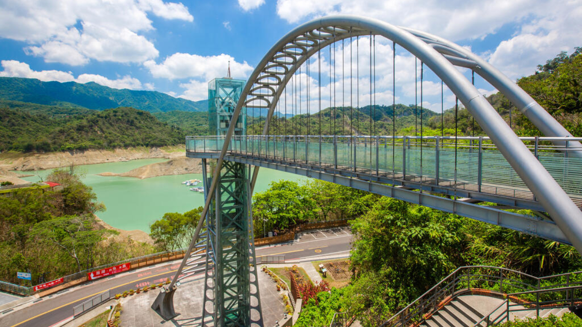 在水庫聽音樂會！指定旅宿半價優惠，聽十鼓、追黑鳶、搭遊艇遊山豬島、秘境峽谷