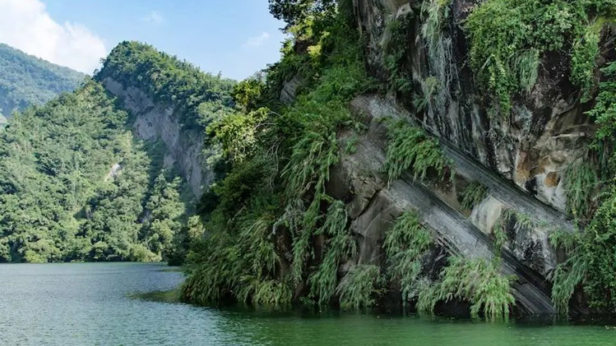 在水庫聽音樂會！指定旅宿半價優惠，聽十鼓、追黑鳶、搭遊艇遊山豬島、秘境峽谷