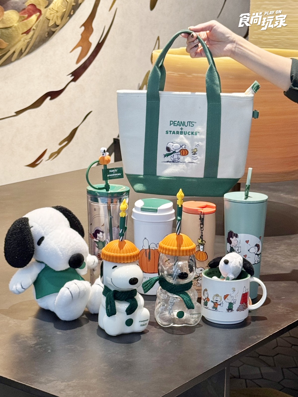「星巴克x史努比」台灣等到了!Snoopy南瓜帽玻璃杯、綠圍裙玩偶9大品項、價格 「星巴克x史努比」台灣等到了!Snoopy南瓜帽玻璃杯、綠圍裙玩偶9大品項、價格