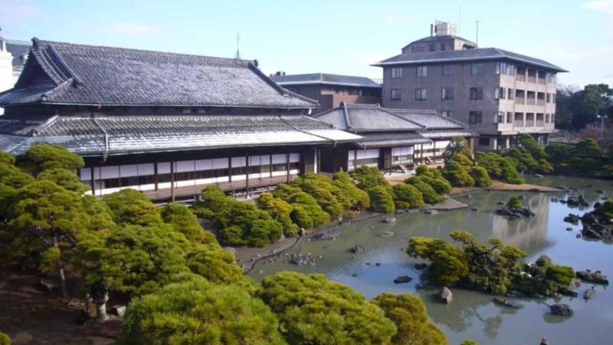 福岡玩近郊!柳川體驗遊船「爬橋跳船秀」、吃400年鰻魚飯,交通、行程一次看 福岡玩近郊!柳川體驗遊船「爬橋跳船秀」、吃400年鰻魚飯,交通、行程一次看