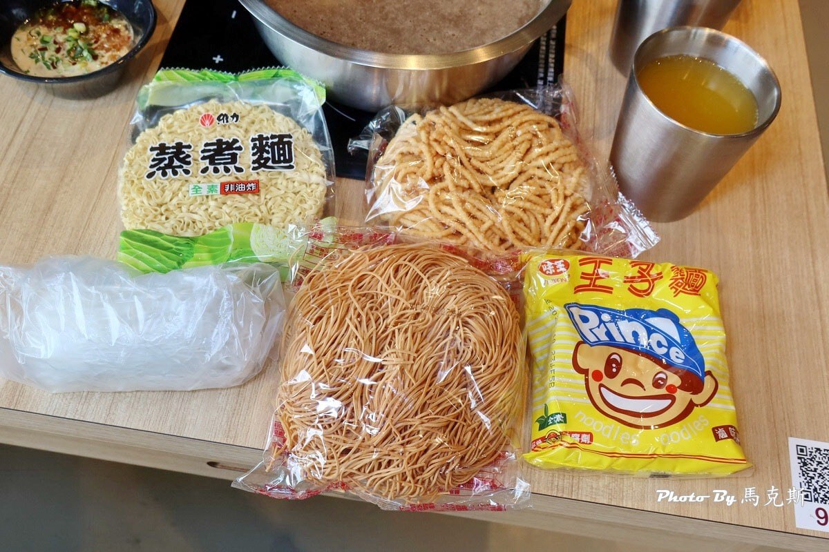 250元吃到飽！高CP值「紅磚老屋火鍋」30款蔬食自助吧、甜點飲品無限吃