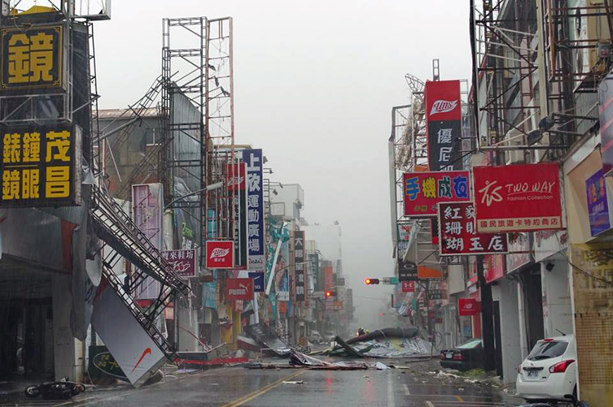 ▲圖／林豐傑提供／尼伯特颱風重創台東，市區滿目瘡痍。