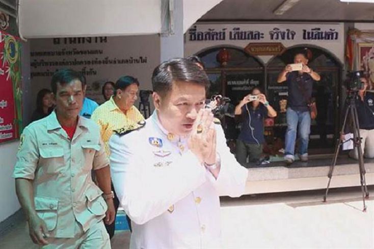 泰市長娶高中生被踢爆 囚禁記者脫褲拍照
