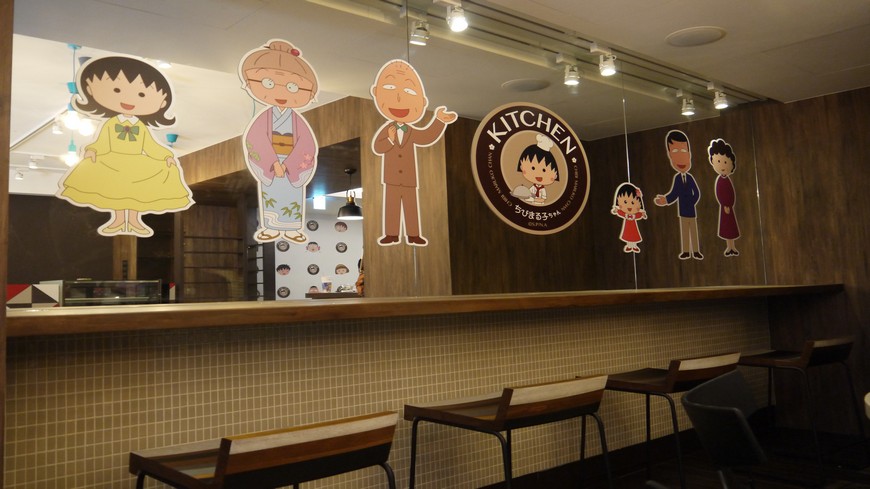 台灣「櫻桃小丸子KITCHEN」主題餐廳即將在台灣開幕,現在店家搶先曝光店內照。 小丸子餐廳內裝搶先看!賣炸牛排與龍蝦堡