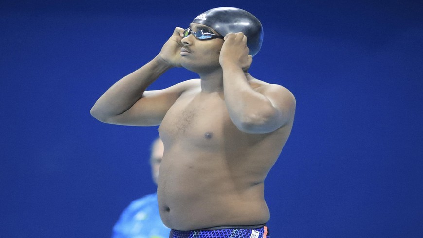 衣索比亞一名選手，因為身型微胖，相較於其它選手特別吸睛，被戲稱為「鯨魚」，雖然最後成績不太理想，但用盡全力游泳的模樣，讓現場民眾大讚他超有「運動家精神」。