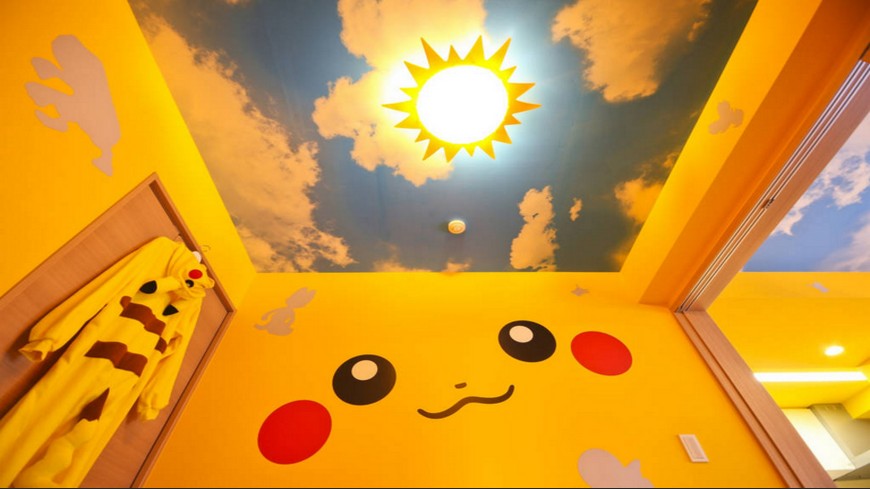 知名訂房網Airbnb上，在東京淺草有一間「Pikachu House」，業主將公寓式的房子，打造成皮卡丘主題，將牆壁漆成黃色，貼上皮卡丘圓滾滾大眼、兩個小腮紅。