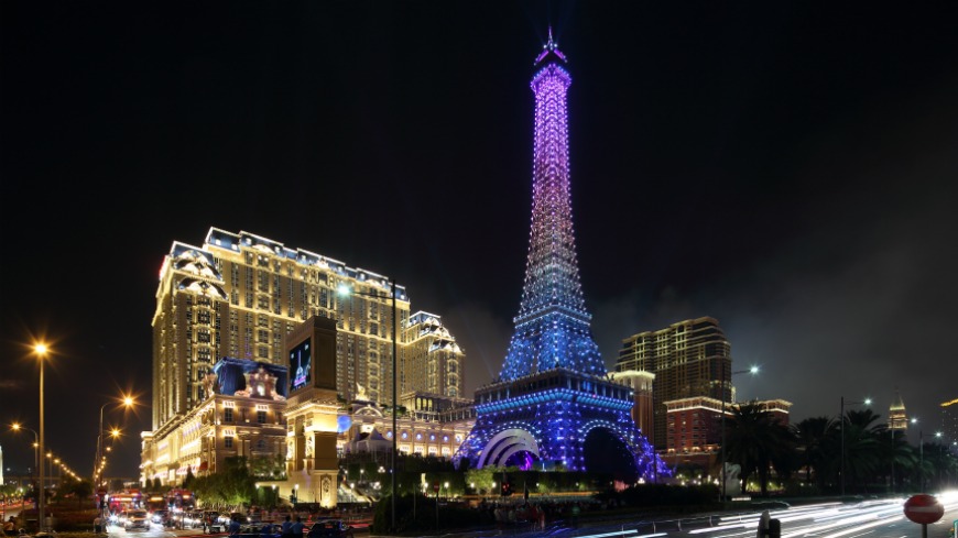 9月13日新開幕澳門巴黎人飯店，地點在澳門金光大道上，最大特色就是飯店前有座按照法國巴黎鐵塔50％比例複製，外型上也幾乎遵照巴黎鐵塔的建築物，將飯店打造出小巴黎風。