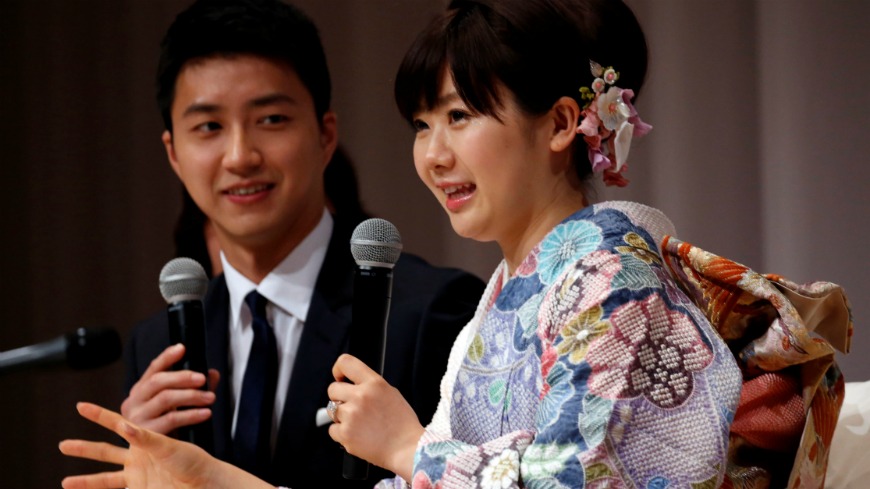 日本桌球天后福原愛與台灣桌球選手江宏傑在東京召開記者會，秀出婚戒且公佈2人已經在9月1日於東京結婚。