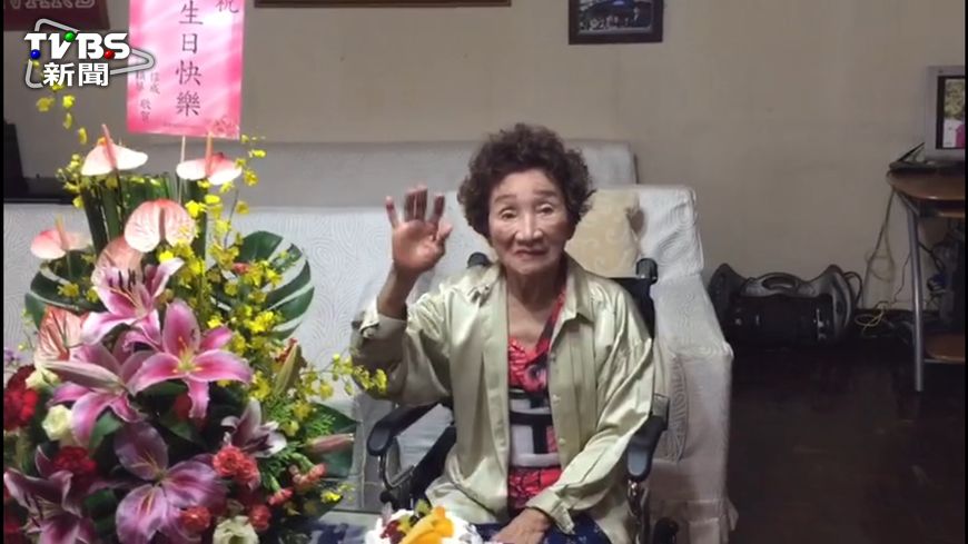 彰化有一位高齡95歲（虛歲）的陳奶奶是全台灣年紀最大的「國慶寶寶」，最厲害的還不只這樣，當年的西北航空，還想以她的名字，替新飛機命名。（圖／家屬提供）