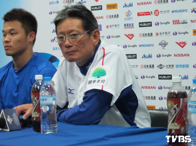 郭泰源擔任2017年WBC中華隊總教練，左為王柏融。資料照／記者蕭保祥攝
