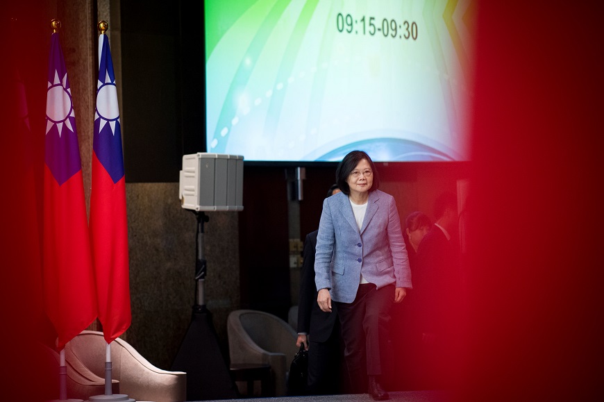 蔡英文總統15日出席「2016年台灣-東協對話研討會」時表示，政府已著手整合資源，要和東協及整個區域市場發展全方位關係。圖／總統府提供