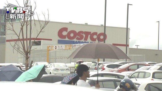 有網友自爆「覺得去COSTCO的機會越來越少，決定把續卡N年的COSTCO卡退卡」，甚至還先將家裡用不到的東西都拿去退，其中包括一個買了4年的枕頭。