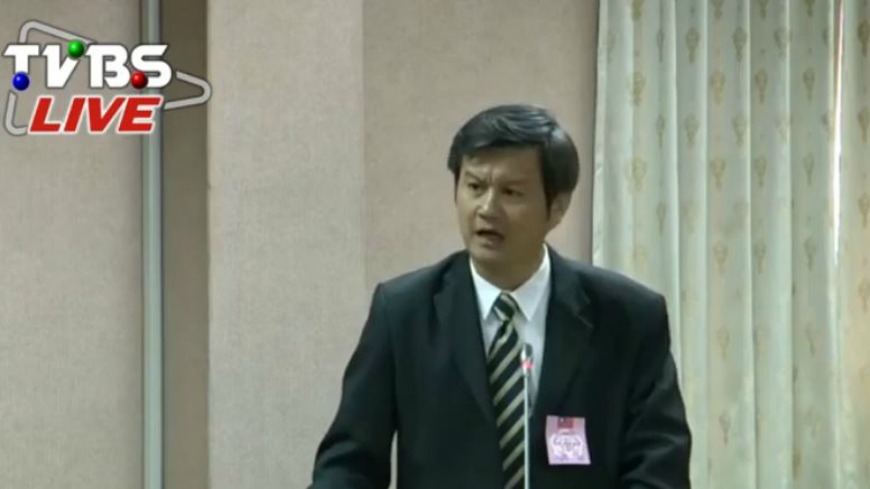 政大教授許牧彥在公聽會中陳訴意見。
