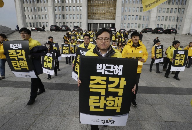 韓國民眾超過7成民意贊成彈劾大統領朴槿惠。圖／達志影像／美聯社