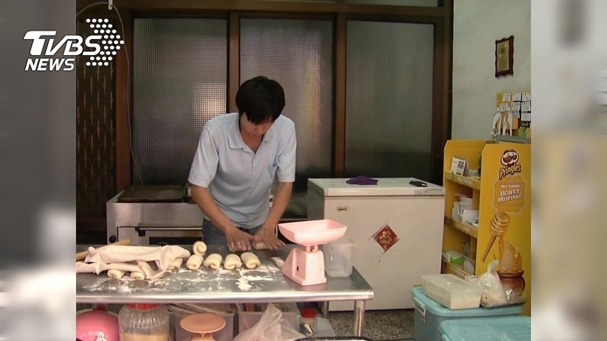 拍扁麵包師再開店　謝稱扁為貴人