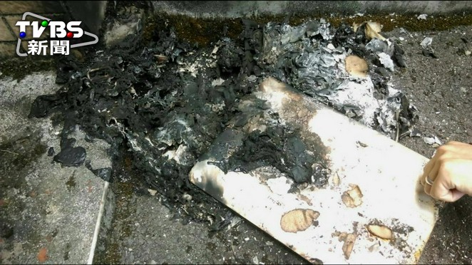 筆電最後被發現時，疑似被燒毀。圖／TVBS資料畫面
