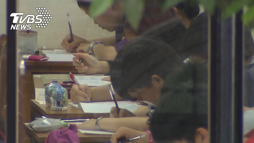 普考作文持續前進保持平衡 首節到考77%