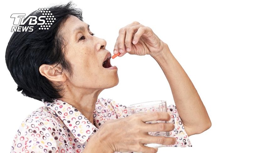 台北一名婦人長期服用非類固醇止痛消炎藥，最後因胃部出血、潰瘍、糜爛引起貧血。