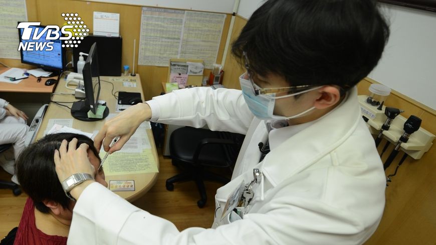 台北有婦人偏頭痛長達20多年，吞了多種止痛藥也無法根治，甚至出現憂鬱現象，直到施打肉毒桿菌才緩解。(圖/台北慈濟醫院提供)