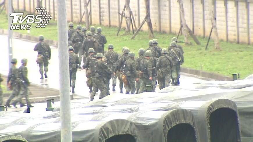 入伍才10天…超狂二兵揮拳毆班長　辱罵女上尉「破麻」