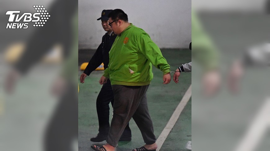 女模身上的土豪哥內褲 傳播妹幫穿的