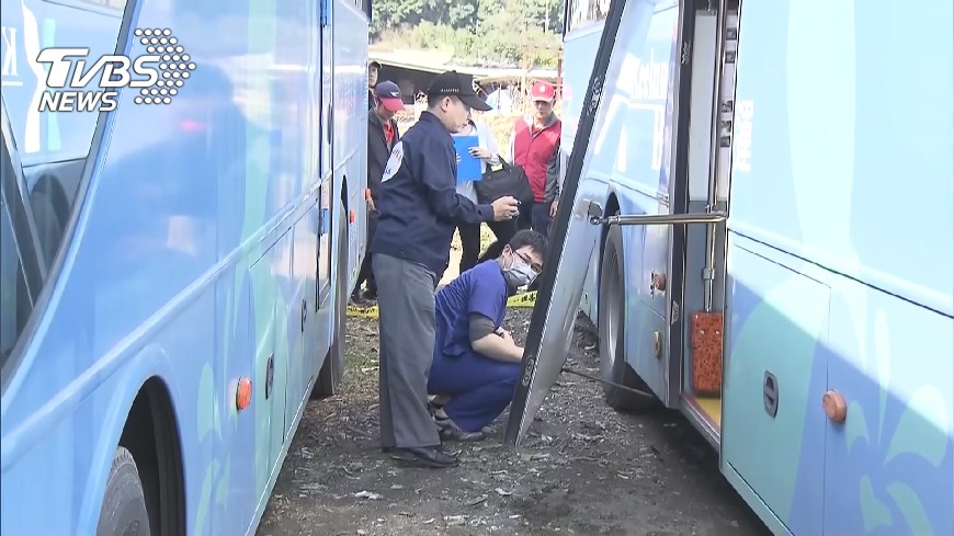 學生摔出車外慘死 司機與檢修員遭起訴