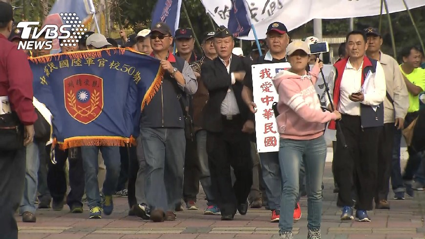 快訊／軍公教月退金　明年元旦起改為月領