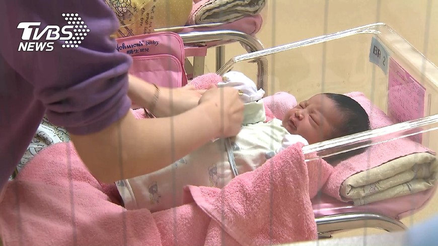 給小孩吃長蟲飯…揭婆婆是惡保母 眾怒:快舉報!