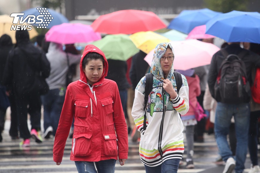 颱風梅花形成 鄭明典:2種中心說法都對