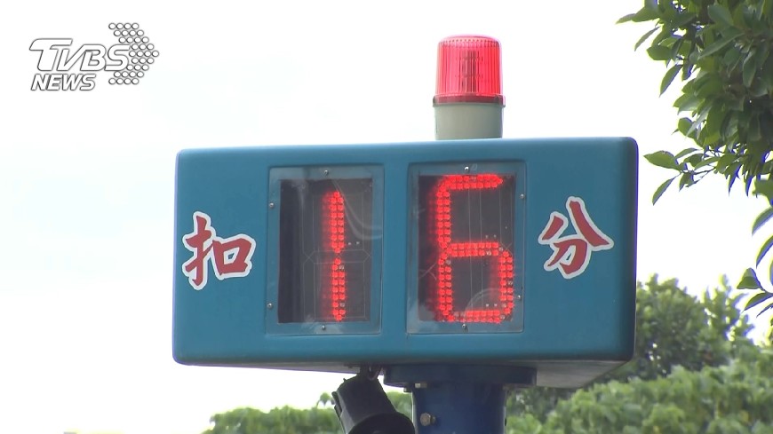 路考最大殺手 　行駛中車輛壓實線第一名