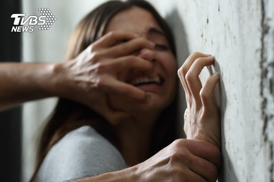 姐妹淪爺爺、獸父、叔叔性奴 19歲姐懷爺爺亂倫種