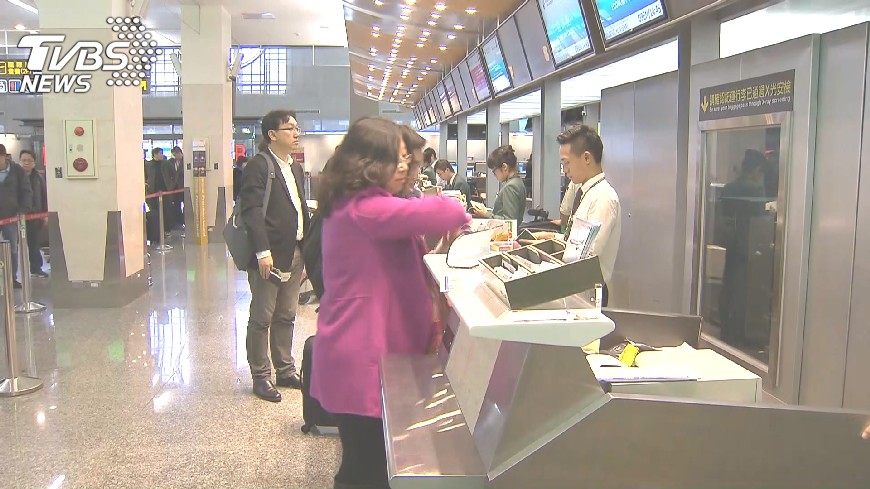 國泰航桃機自助報到機　增列印行李標籤
